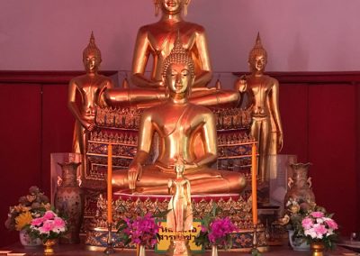Bangkok – Wat Iam Woranutch – Buddha-Statue im Hauptgebäude