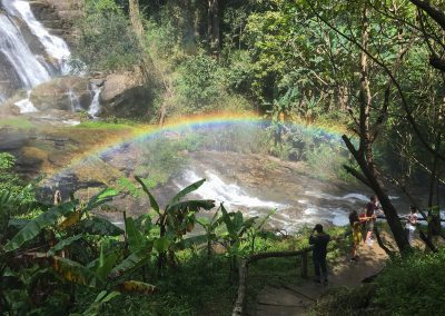 Chiang Mai - Doi Inthanon - Wachirathan-Wasserfall mit Regenbogen