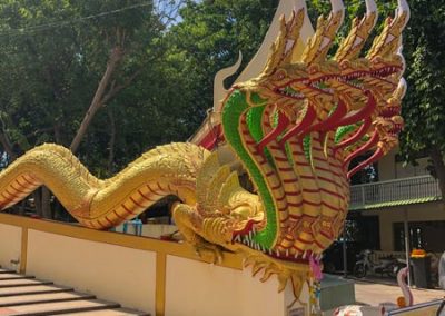 Big Buddha Tempel Pattaya - Treppenaufgang mit Drachen