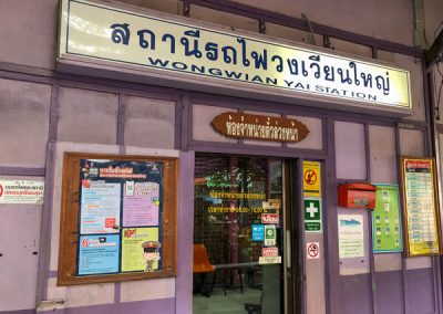 Bangkok Bahnhof Wongwian Yai - Ticketoffice - Railway market