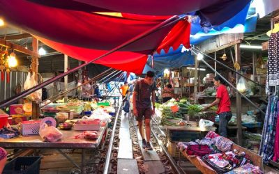 Maeklong Railway Market und Amphawa Floating Market