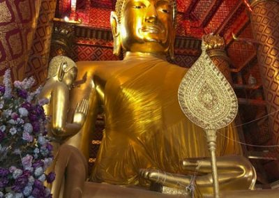 Ayutthaya Wat Phanan Choeng - 19 m hohe Buddha-Statue aus dem Jahre 1324