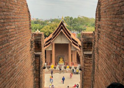 Ayutthaya - Wat Yai Chai Mongkol - Blick von der Krypta des Chedi