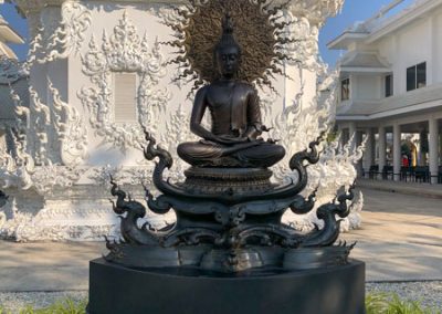Chiang Rai Wat Rong Khun - Skulptur im Garten