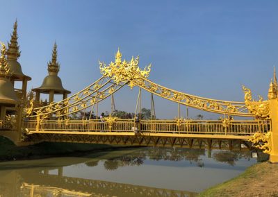 Chiang Rai Wat Rong Khun - Goldene Brücke