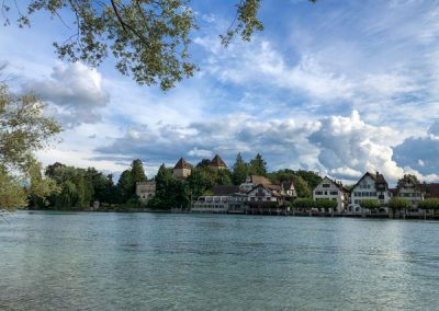 Rhein mit Blick auf Schloss Gottlieben Bodensee Radtour