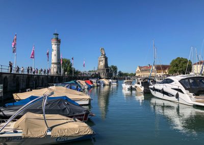 Lindau Hafen mit Löwe und Leuchtturm Bodensee Radtour