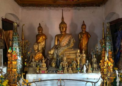 Das Innere des Wat Chom Si auf dem Phousi Hill in Luang Prabang