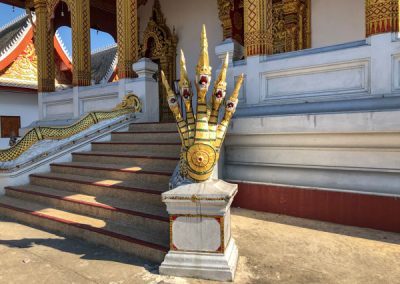 Naga auf dem Gelände des Vat Nong Sikhounmuang in Luang Prabang