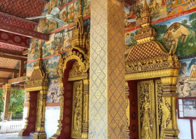 Vat Phonxay Luang Prabang - Aufwendig verzierter Eingangsbereich
