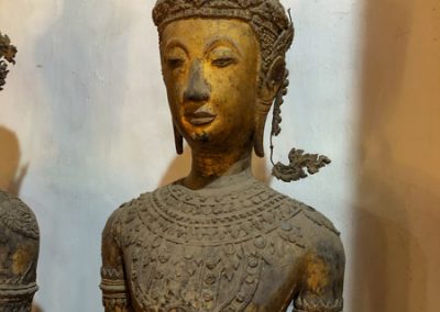 Sammlung alter Figuren im Wat Visounarath in Luang Prabang