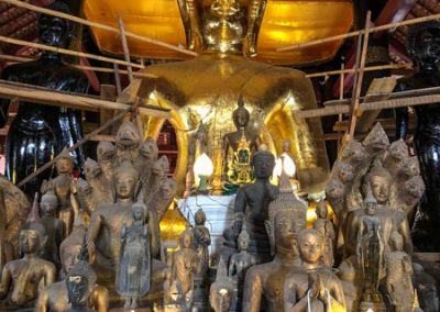 Buddha-Statue in der Gebetshalle des Wat Visounarath in Luang Prabang