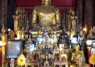 Wat May Souvannapoumaram Luang Prabang - Buddha-Statue im Tempel