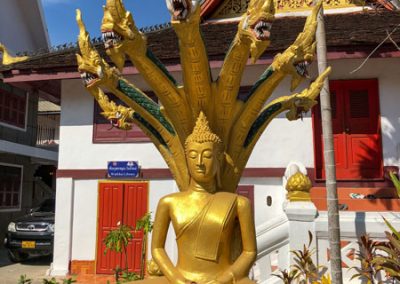 Wat May Souvannapoumaram Luang Prabang - Buddha-Statue mit Schlangenköpfen