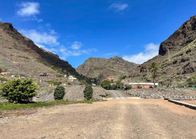 Wandern auf La Gomera durchs Valle Gran Rey - Der Weg führt an La Calera vorbei