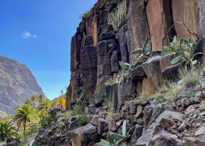 Wandern auf La Gomera: Rundwanderung El Guro - Los Granados: Felsformation bei El Guro