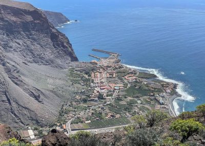 Blick vom berg ins Tal und das Meer