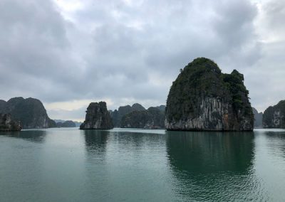 Kalksteinfelsen in der Halong-Bucht