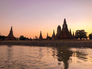 Wat Chai Watthanaram bei Sonnenuntergang