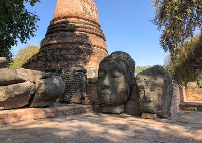 Ayutthaya Wat Ratchaburana - Köpfe von zerfallenen Statuen