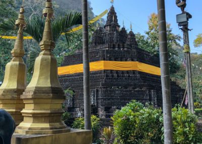 Tham Pla Cave - Tempel