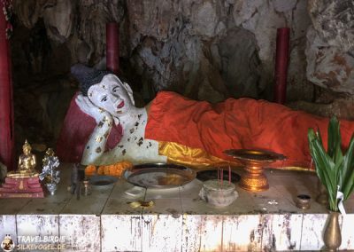 Tham Pla Cave - Buddha-Figur in der Höhle