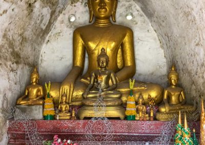 Wat May Souvannapoumaram Luang Prabang - Buddha-Statue in einer kleinen Kapelle