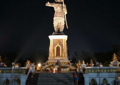 King Anouvong Statue bei Nacht