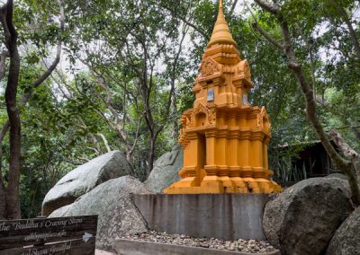 Wat Khao Tham auf Ko Phangan - Chedi in der Tempelanlage