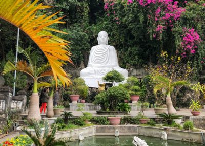 Marmor-Buddha-Statue weiß