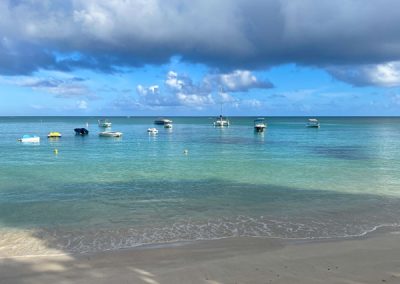 Boote im Wasser: Pereybere Beach Mauritius