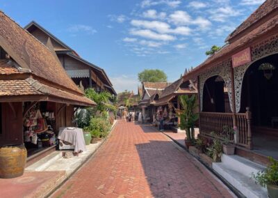 Historische thailändische Holzbauten